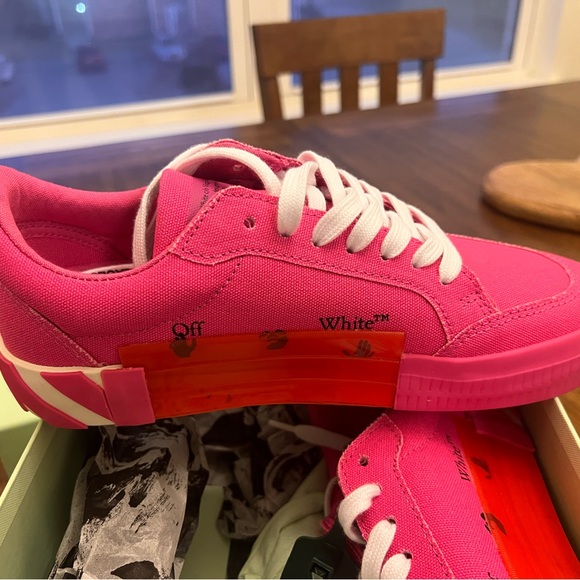 Low vulcanized canvas sneakers - Picture 3 of 8